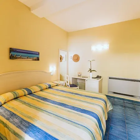 Hotel Cava Dell'isola 3*